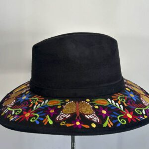 Chapeau - suède noir brodé